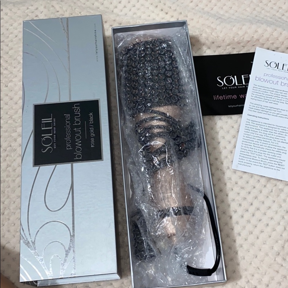 Blowout brush